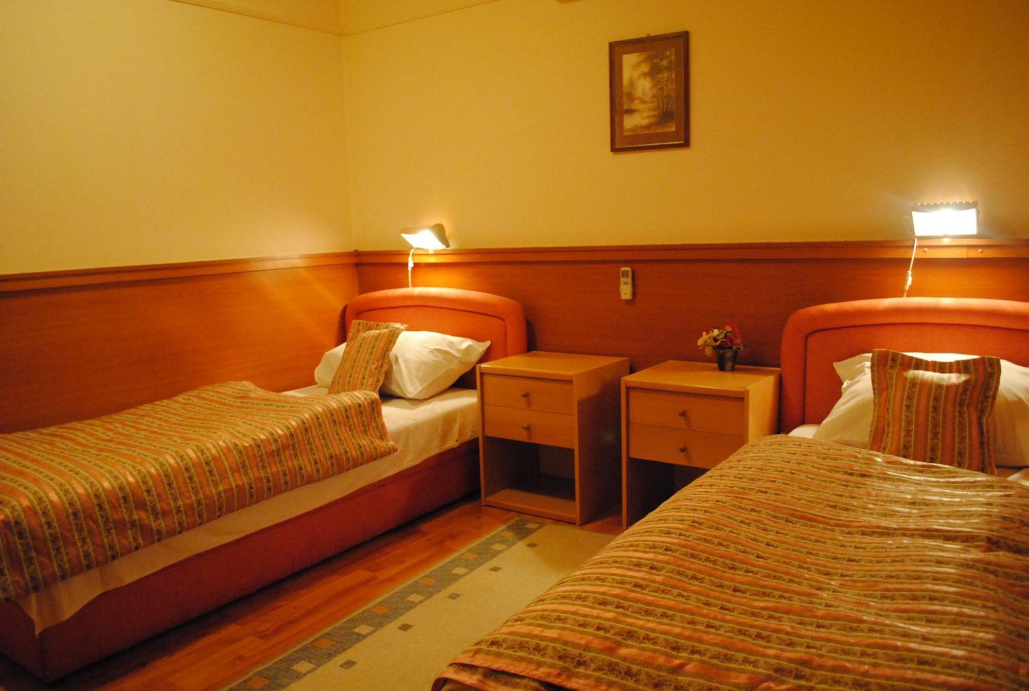 Motel Kiwi Grude Quarto foto