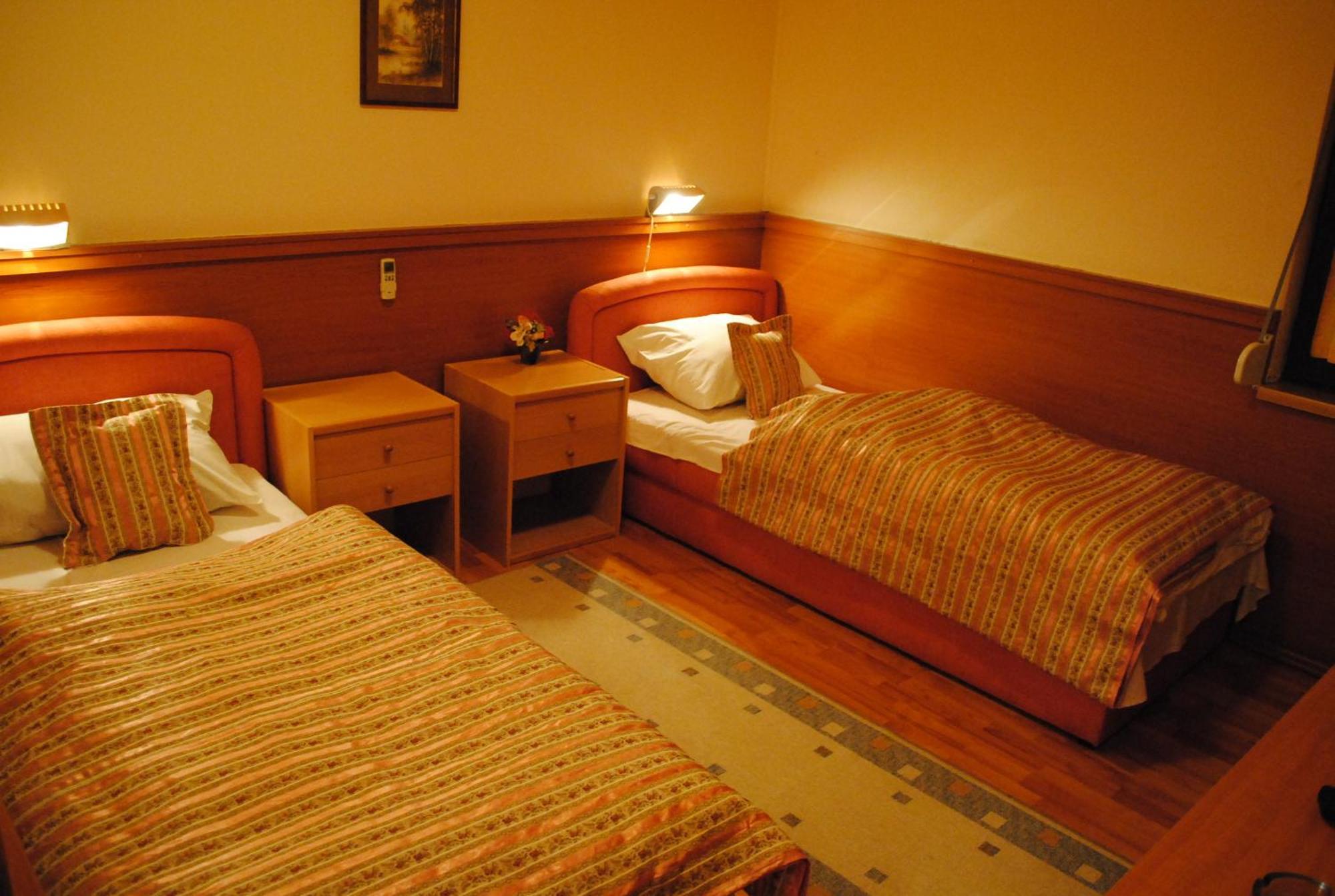 Motel Kiwi Grude Quarto foto